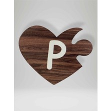 Mundy P Harfi (Sol Parça) – Ahşap Puzzle Kalp Harf Magnet – Buzdolabı Süsü – Ikili Uyumlu (KOD:1027)