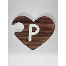 Mundy P Harfi (Sağ Parça) – Ahşap Puzzle Kalp Harf Magnet – Buzdolabı Süsü – Ikili Uyumlu (KOD:1028)