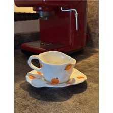 Desenli Seramik Kahve Fincanı ve Tabağı Seti – El Yapımı Görünümlü Modern Tasarım