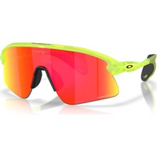 OAKLEY SPOR UNISEX GÜNEŞ GÖZLÜĞÜ 0OO9517 951703 YEŞİL ÇERÇEVE TUR