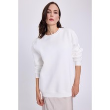 Tudors Kadın Oversize Geniş Kesim Pamuklu 3 İplik İçi Polarlı Basic Beyaz Bisiklet Yaka Sweatshirt