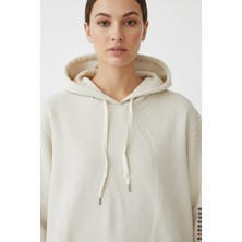 Giyim Dünyası Kadın Jennifer Kapşonlu Kol Yazılı Üç Ip Şardonlu Sweatshirt Ekru