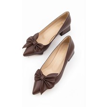 Divolya Camila Kahverengi Fiyonklu (4 Cm) Sivri Burun Topuklu Ayakkabı