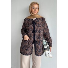 Julude Ön Bağlamalı Kapitoneli Desenli Tesettür Ceket P-00018988