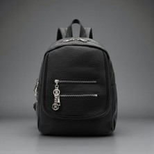 Şık Siyah Deri Kadın Sırt Çantası - Çok Gözlü, Metal Detaylı