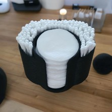 Siyah Makyaj Pamuğu ve Kulak Çubuğu Düzenleyici Kutu, Şık ve Pratik Kullanım Sağlar.