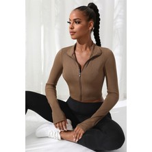 İmoda Kadın Kahverengi Uzun Kol Fermuarlı Parmak Geçme Detaylı Dik Yaka Crop Top Bluz