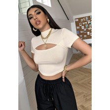 İmoda Kadın Ekru Göğüs Dekolteli Yarım Kollu Cut Out Crop Top Bluz