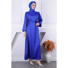 Tesettür Diyarı Kemeri Gül Detaylı Saten Tesettür Abiye- Saks Mavi