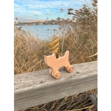 Empressco Renkli Ahşap Tekerlekli Kedi Oyuncak, Sevimli ve Eğlenceli Tasarım