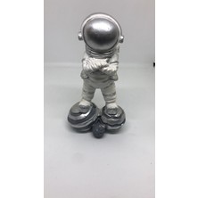 Lebron Lebson Dekoratif Polyester  Beyaz Taş Üstünde Astronot