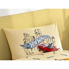 Taç Lisanslı Hotwheels Desenli % 100 Pamuk Kumaş 1 Adet Yastık Kılıfı 50X70 cm