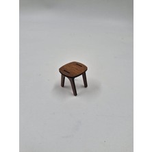 Ahşap Minyatür Oyuncak Dekoratif Tabure 3,5 cm x 3,5 cm x 3,5 cm