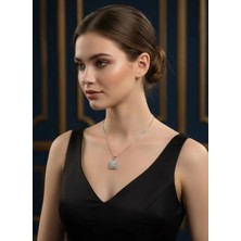 Urunia Silver Renk Pırlanta Baget Kolye