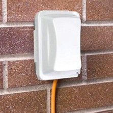 Storemax Taymac MM410W Hava Koşullarına Dayanıklı Tek Çıkışlı Kapak Dış Mekan Priz Koruyucu, 6,5 cm Derinlik, Beyaz