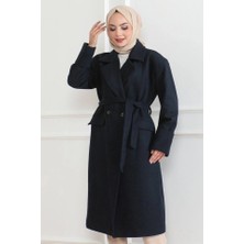 Arben Boutique Kaşe Kaban – Uzun Boy Kruvaze Yaka Kuşaklı Tesettür Kaşe Kışlık Kaban, Astarlı Şık Yünlü Dokuma Oversize Rahat Kalıp Cepli Düğmeli Modern Kap Modeli - Lacivert