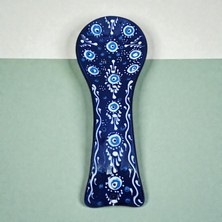 Sharp & Art El Yapımı Seramik Kaşık Dayanakları – 21×7 cm – Papatya, Nazar Boncuğu ve Kabartmalı Lale Desenleri