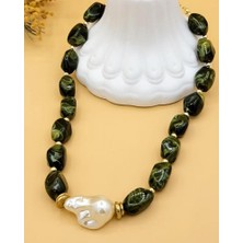 Nevoka Barok Inci Detaylı Yeşil Akrilik Kolye