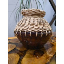 Atolye Okyanus El Yapımı Seramik & Rattan Örgü Dekoratif Kap – Doğal Bohem Vazo / Küçük Obje Saklama Kabı