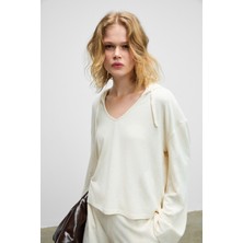 Grimelange ESSENCE Kadın Yumuşak Ve Esnek Kumaşlı V Yaka Kapüşonlu Ekru Sweatshirt
