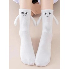Carnaval Socks Kadın – Erkek Beyaz Mıknatıslı Elele Tutuşan Çorap (1 Adet) – Sevimli Yüz Desenli Unisex Çorap