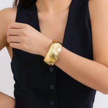 The Secret Desire Altın Renk Geniş Çekiç Desenli Bilezik – Şık ve Işıltılı Kelepçe Model