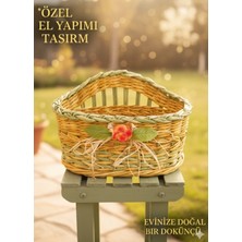 Tasarım Diyarından El Yapımı Dekoratif Hasır Sepet – Doğal Örgü Çiçek Detaylı Çok Amaçlı Sepet