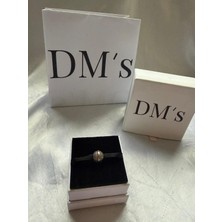 DMs Silver Yuvarlak Taşlı Logolu Gümüş Charm'ı