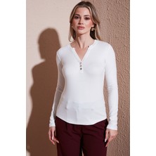 Fashion Friends Slim Fit Düğme Detaylı V Yaka T Shirt Bayan T Shirt 25K0136K1