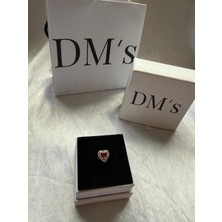 DMs Silver Taşlarla Çevrili Kırmızı Kalpli Gümüş Charm'ı