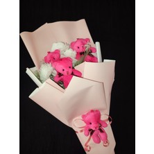 Peluş Ayıcık ve Yapay Karanfil Buketi – Pembe Temalı Hediye