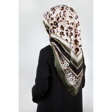 Violla Twill Kemerli ve Leopar Desenli Zümrüt Yeşili Renkli 90X90 Eşarp (Ipek Içermez) Dikim Şekli : El Dikişi