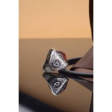 Innuendo Kırmızı Zirkon Taşlı Vav Elif Kare 925 Ayar Gümüş Erkek Yüzük