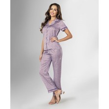 Premium Mor Desenli Saten Kadın Pijama Takımı – Kısa Kollu, Yumuşak Dokulu, Rahat Kesim