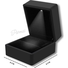 Parmas Design Parmas 6x6 cm Işıklı Takı Kutusu Mat Dış Yüzey ile Kadınlar İçin Şık Hediye Seçeneği