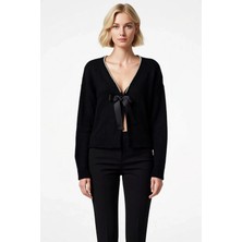 Benerly Kadın Yumuşak Dokulu Oversize Triko Hırka Inci Işlemeli V Yaka Kurdele Bağlamalı Tasarım Şık