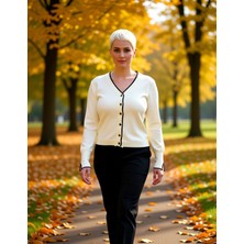 Benerly Kadın V Yaka Düğme Detaylı Şeritli Uzun Kollu Regular Kesim Triko Hırka Casual Giyim Stili