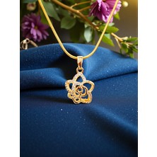 Stella Fortis Gül Figürlü Altın Kolye – Zirkon Taşlı, Zarif ve Romantik Tasarım