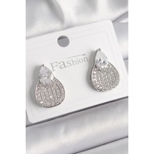 Style Of Carmen Pirinç Gümüş Renk Zirkon Taşlı Damla Model Kadın Küpe