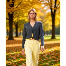 Benerly Kadın Basic Kesim Yumuşak Dokulu Uzun Kollu V Yaka Düğmeli Crop Triko Hırka Günlük Şıklık Şık