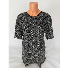 Yaşar Triko Kadın Siyah U Yaka Kısa Kollu Beyaz Desenli Yırtmaçlı Dokuma Viskon Anne Penye Tişört