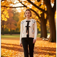 Benerly Kadın Örgü Detaylı Çiçek Nakışlı Kurdele Bağlamalı Triko Hırka Rahat Kalıp Günlük Şıklık ve Konfor