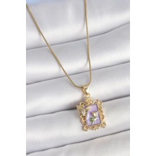 Eco Port 316L Çelik Gold Renk Zincir Mor Mineli Çiçek Işlemeli Zirkon Taşlı Kelebek Detay Portre Model Kadın Kolye