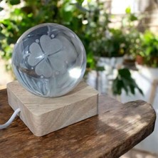 Uretti - Ahmet 9651 8985 Işıklı Ahşap Kare Kaideli Yonca Temalı Cam Küre /  6 cm