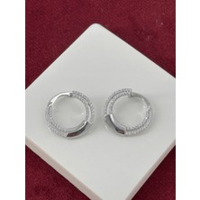 Calista Aksesuar Yarısı Taşlı Yarısı Parlak Gümüş Renkli Halka Şekilli Silver Küpe