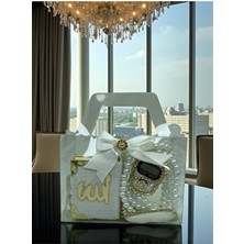 Hac AVM Çanta Görünümlü Kutu Içinde Mini Kuran, Inci Tesbih ve Taşlı Zikirmatik Hediyelik Set