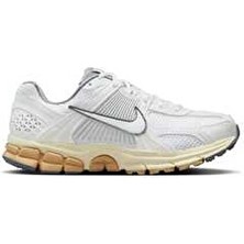 Nike Zoom Vomero 5 Kadın Spor Ayakkabı Beyaz Tekstil Malzeme ile Konforlu Tasarım