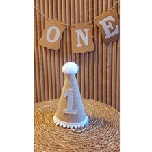 Asöy 1 Yaş Şapka Jüt Kumaş Beyaz Ponponlu Şapka Doğum Günü Şapkası One Banner Duvar Süsü