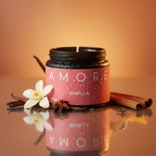Stworkshop Amore Pink – Özel Tasarım Vanilya Kokulu Mum (250GR)  Doğal Vegan Soya Wax | Ahşap Fitil | Özel Cam Kavanoz