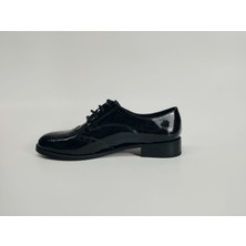 Lucciola Kadın Hakiki Deri Siyah Rugan Zımbalı Ayakkabı